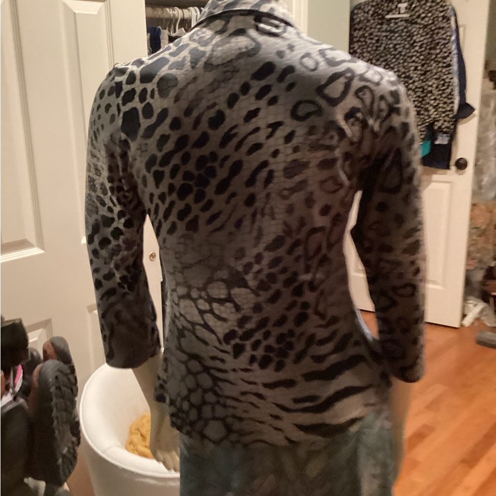 Laura Max Animal Print Ruffle Blouse - Picture 9 of 14